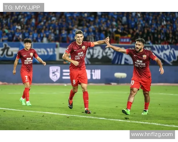 足球明星因扔瓶子引发争议视频曝光球迷反应热烈引发热议